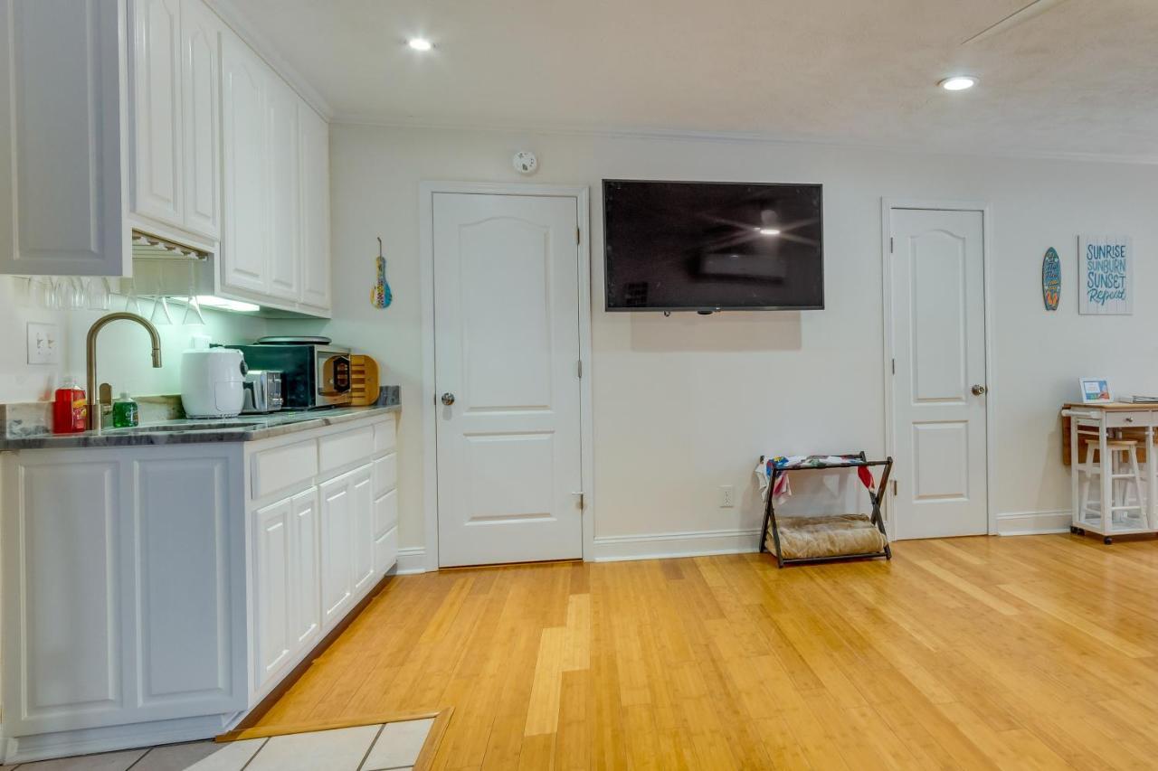 Vacation For 2 With Pool Access! Apartment Gulf Breeze