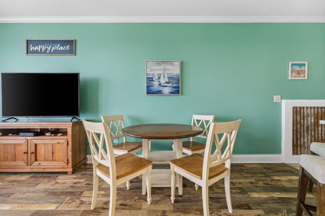 Apartment Laketown Wharf 1825 *