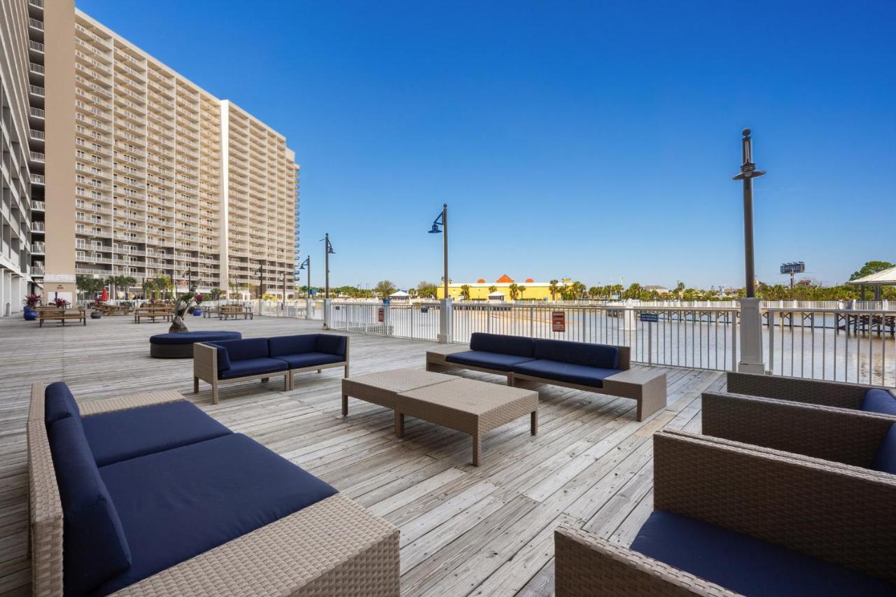 Apartment Laketown Wharf 1825
