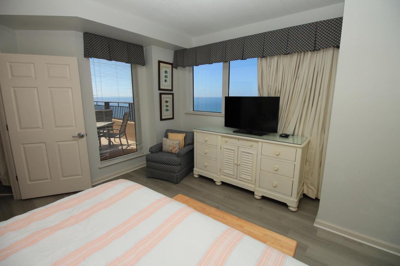3br Beachfront 16th Flr Two Master Bedrooms, Pool Fitness Center At Westwinds Holiday home Destin