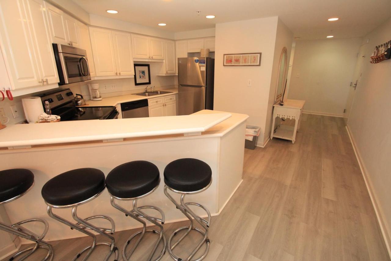 3br Beachfront 16th Flr Two Master Bedrooms, Pool Fitness Center At Westwinds Holiday home