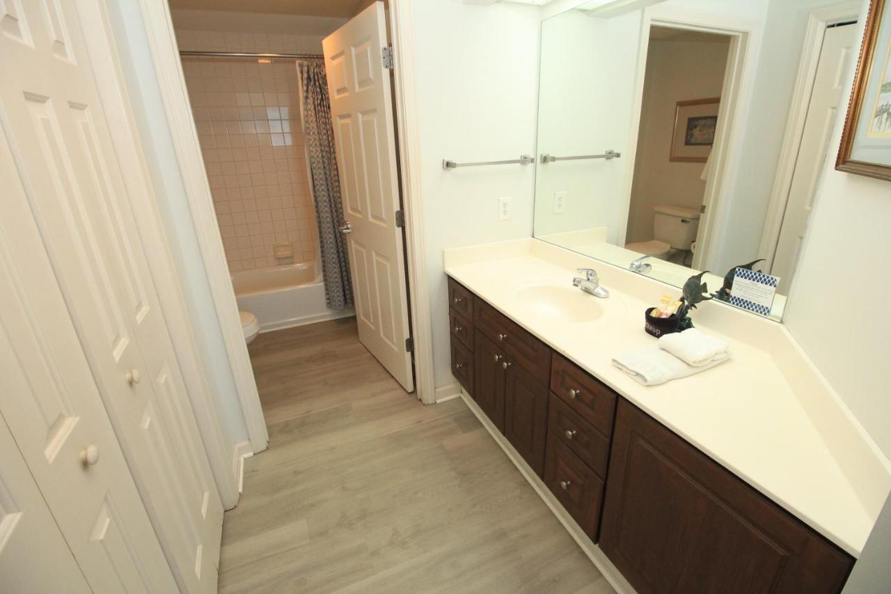 3br Beachfront 16th Flr Two Master Bedrooms, Pool Fitness Center At Westwinds Holiday home