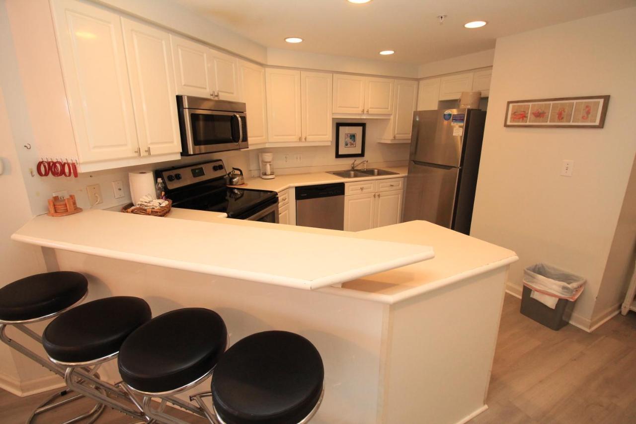 Holiday home 3br Beachfront 16th Flr Two Master Bedrooms, Pool Fitness Center At Westwinds Destin