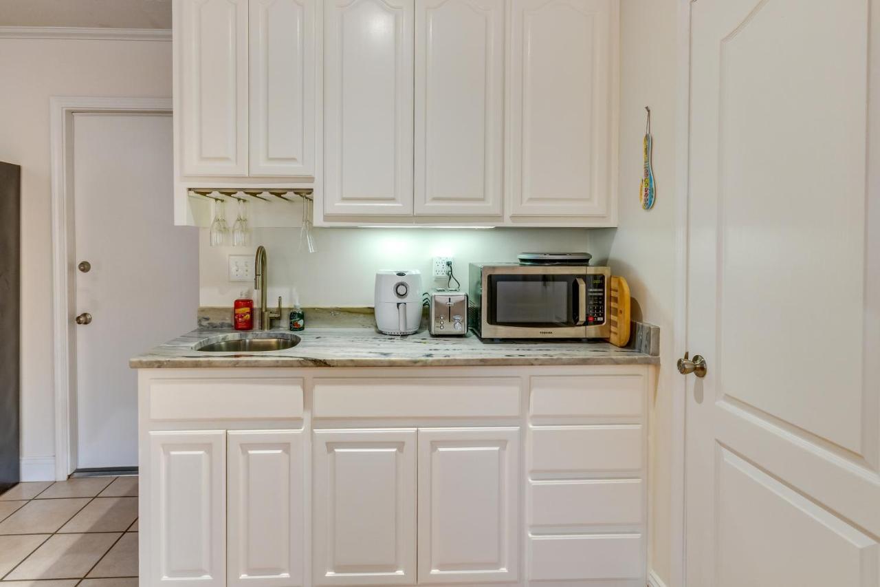 Vacation For 2 With Pool Access! Apartment