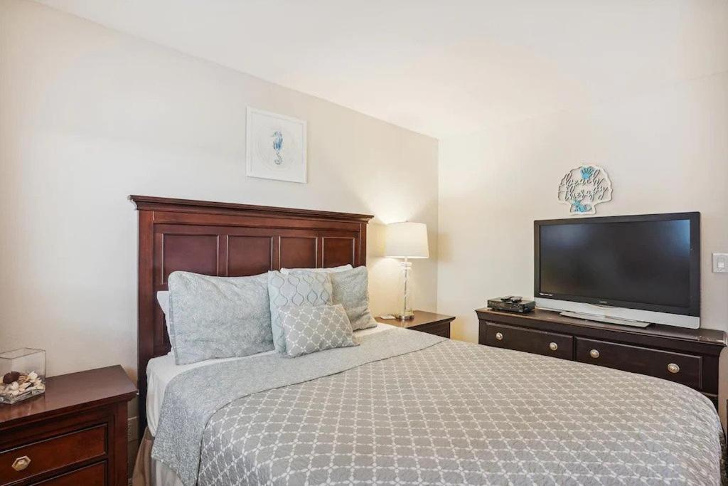 Palms- Unit 102