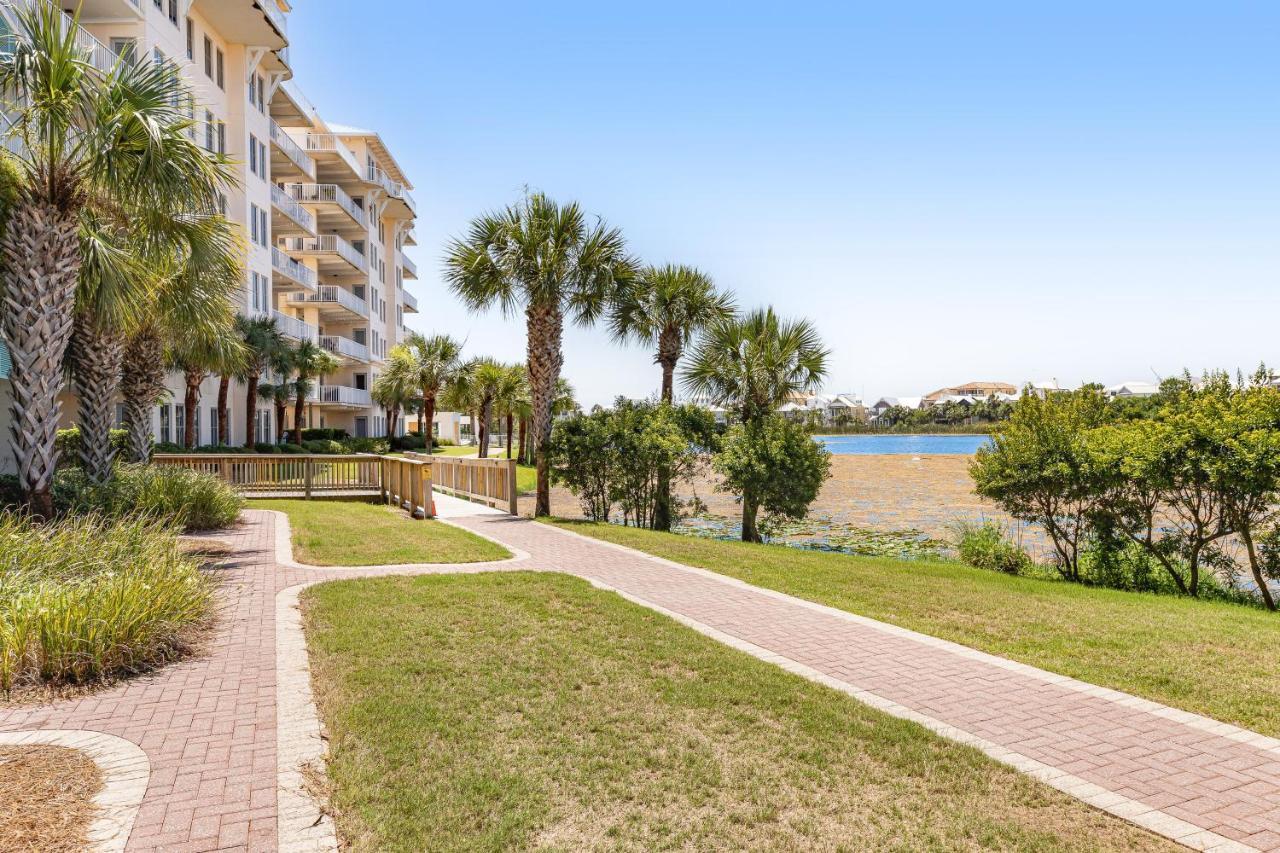 Apartment Carillon 205