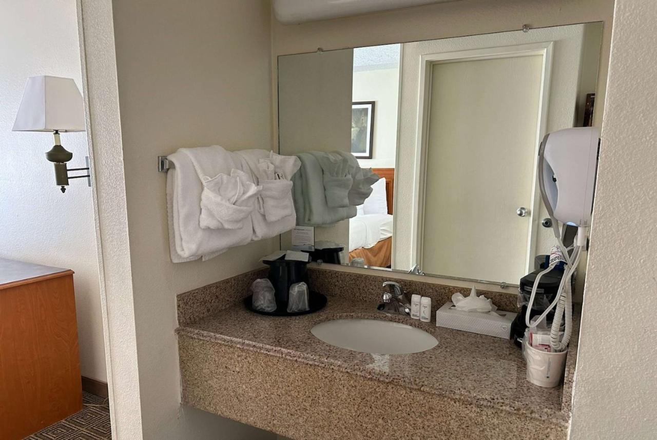 La Quinta By Wyndham Orlando South Hotel