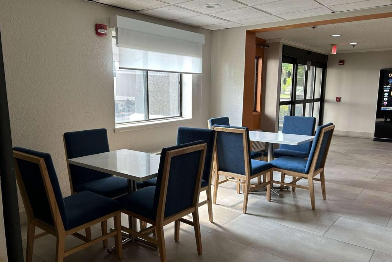La Quinta By Wyndham Orlando South Hotel