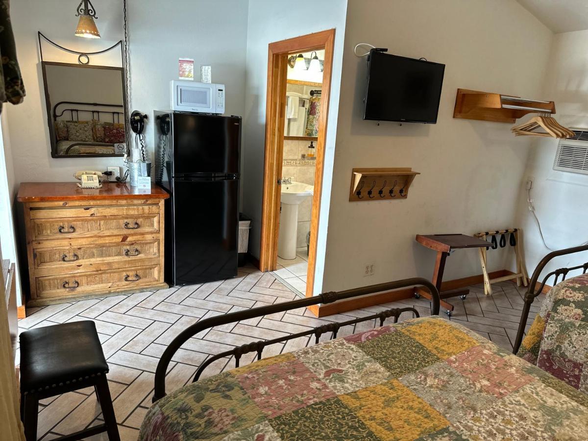 Motel Buffalo Chip's Ranch House
