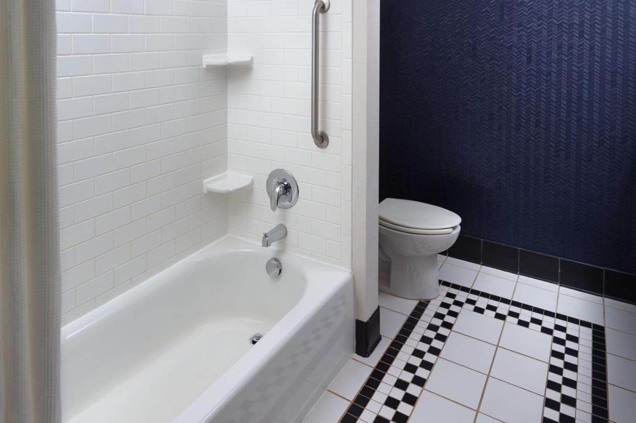 Fairfield By Marriott Orlando At Seaworld Hotel Williamsburg