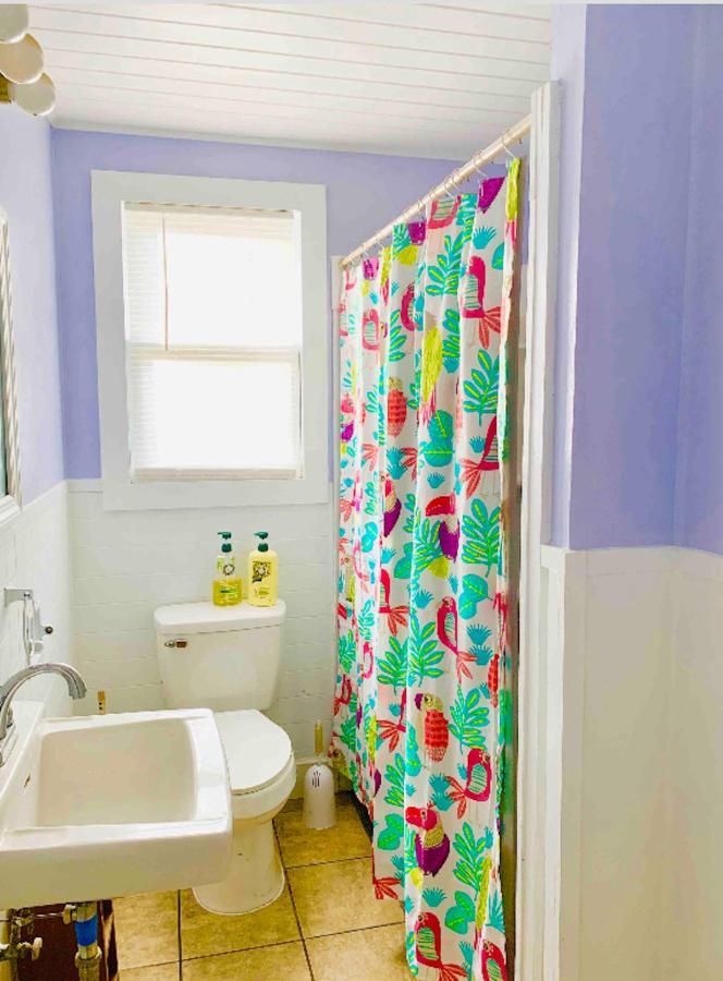 Private In With Fenced Yard, Piano, Location, Pets Welcome Holiday home *