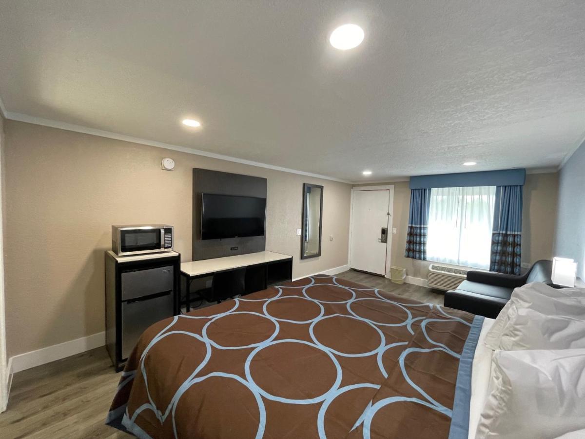 Super 8 By Wyndham Kissimmee-orlando 2*
