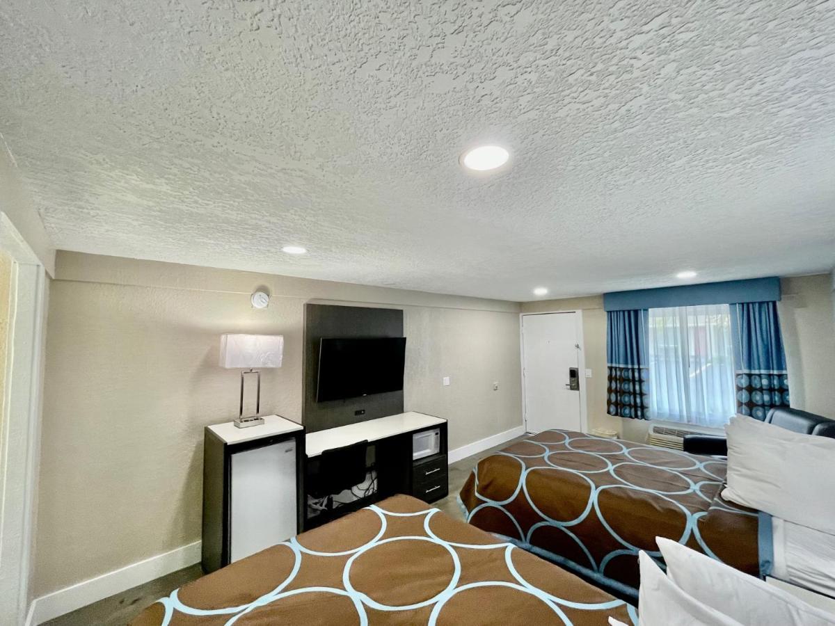 Super 8 By Wyndham Kissimmee-orlando Hotel 2*