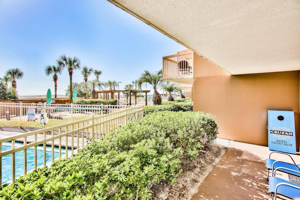 Apartment Pelican Resort-walkout Unit-on The