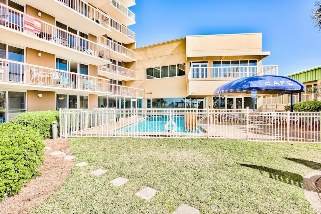 Pelican Resort-walkout Unit-on The Apartment *