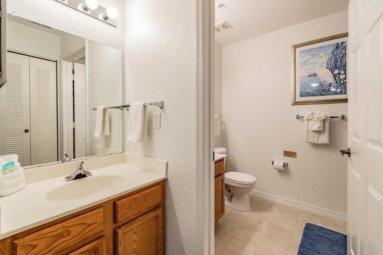 Lakeside Resort: Family-friendly Getaway Near *