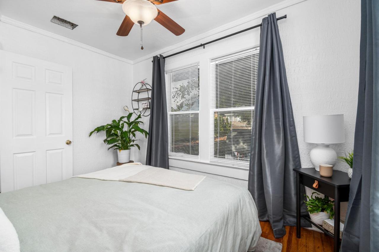 Apartment 1 Min Away From Bayshore, Sleeps 7 Tampa