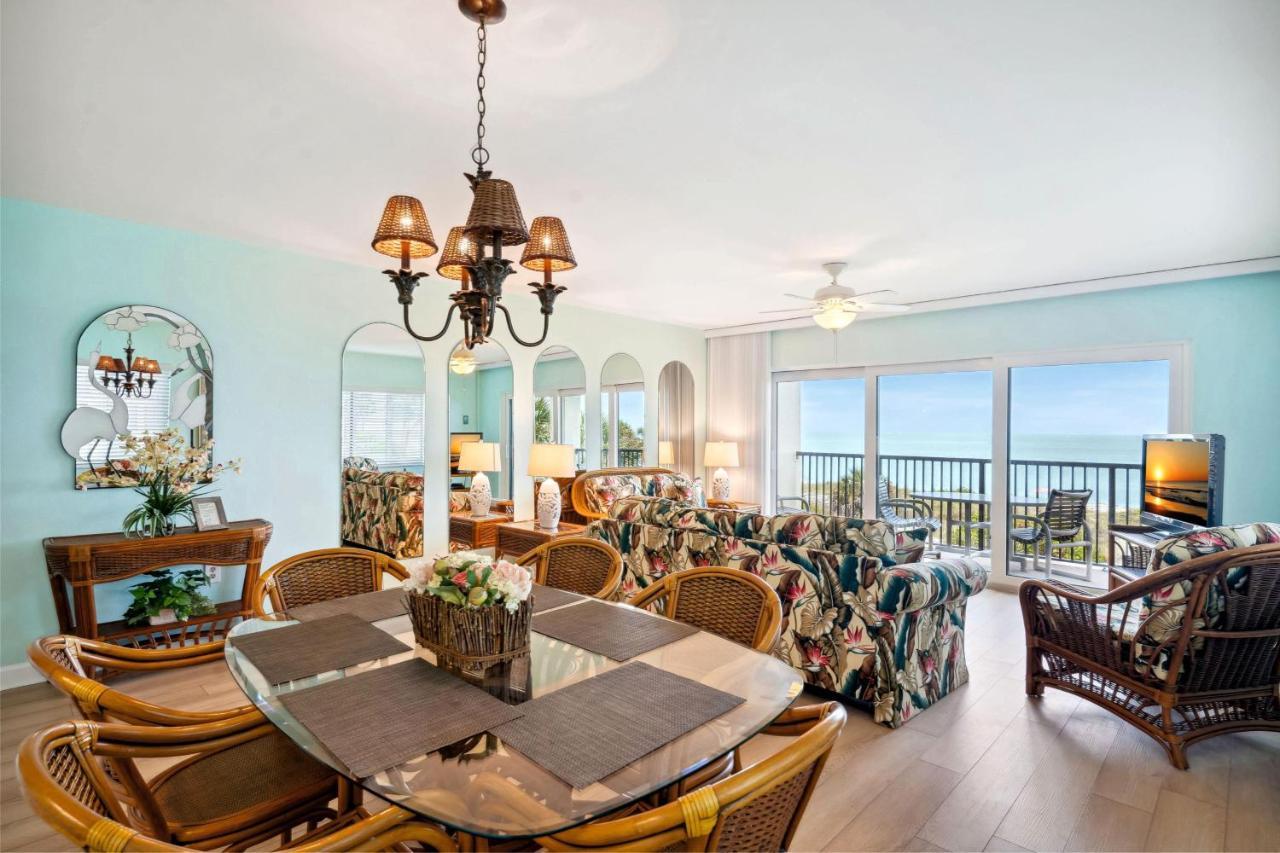 Land's End 11-307 Front - Premier Holiday home