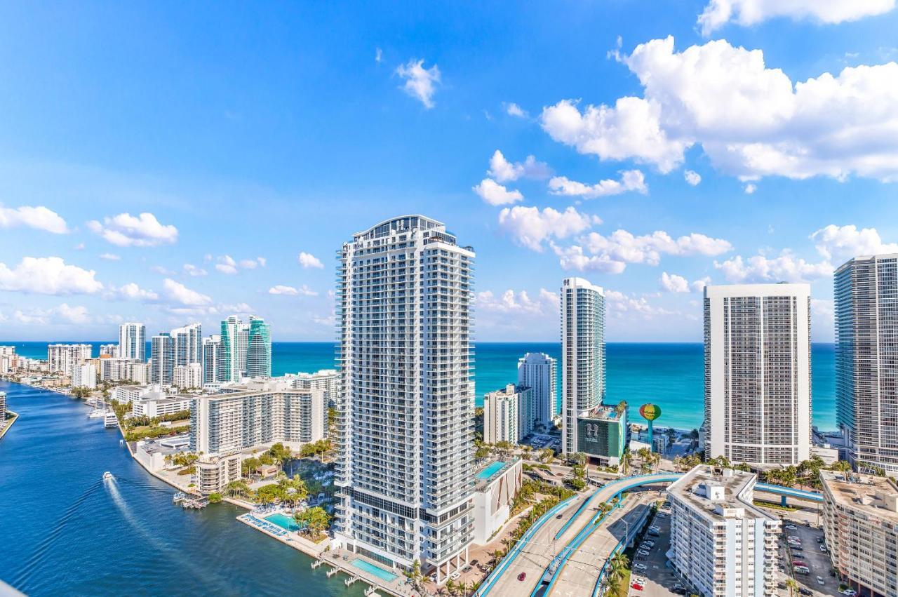 Beachwalk #2301 - Modern 3bdr And 3ba - Balcony, Gym, Amazing Pool Apartment *