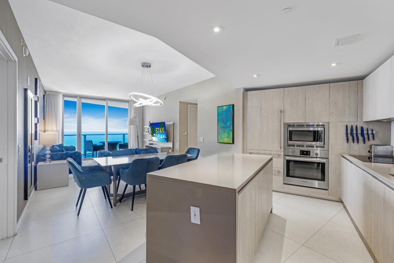 The Ultimate Resort: Beachfront 2br With Ocean View & Rooftop Amenities Apartment *