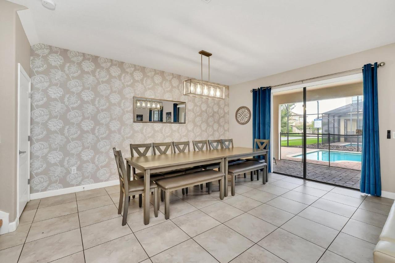 Stunning 9-br Themed With Free Access To A Water Park! Villa *