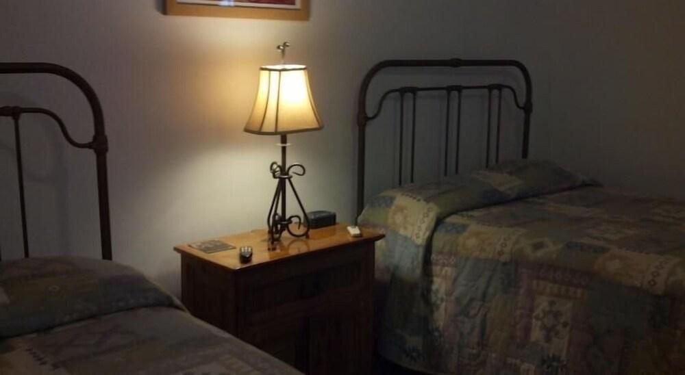 Motel Buffalo Chip's Ranch House 2*