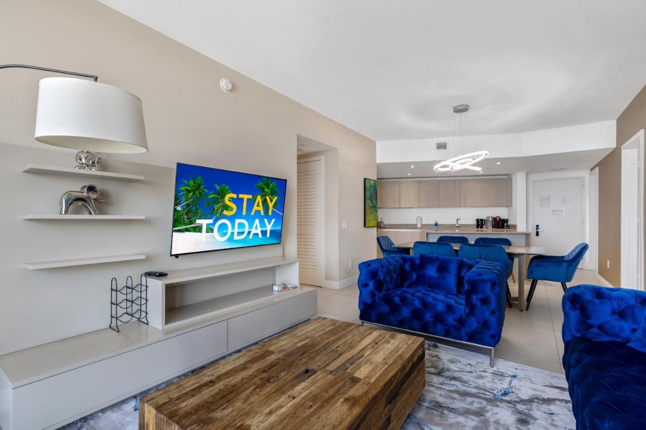 The Ultimate Resort: Beachfront 2br With Ocean View & Rooftop Amenities Apartment *