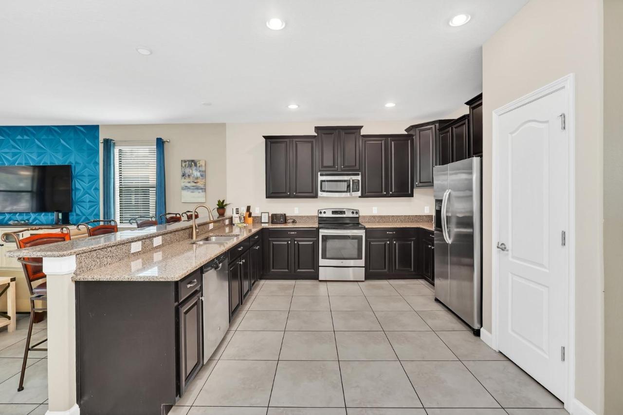 Stunning 9-br Themed With Free Access To A Water Park!