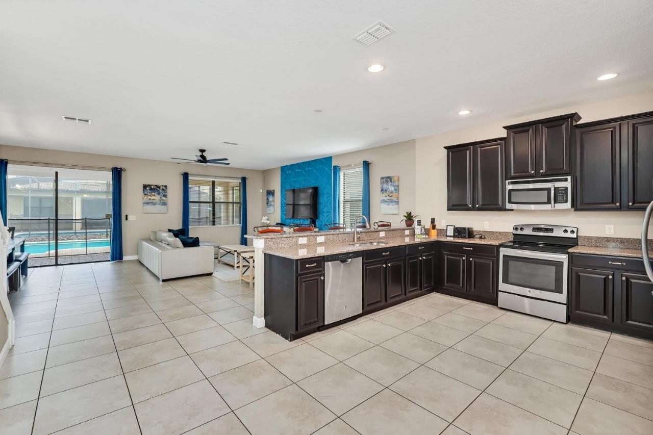 Villa Stunning 9-br Themed With Free Access To A Water Park!