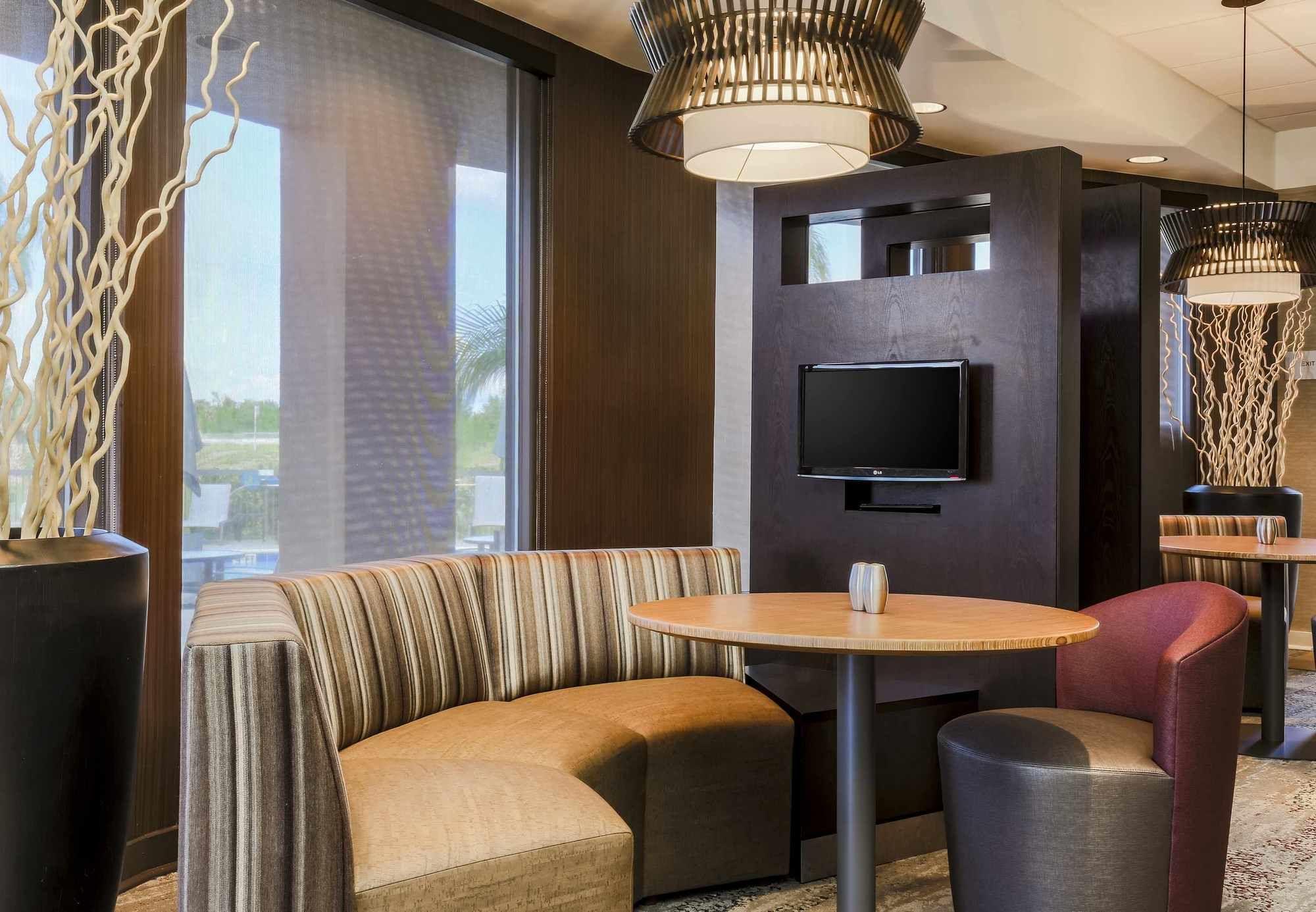 Courtyard By Marriott Orlando Mary North