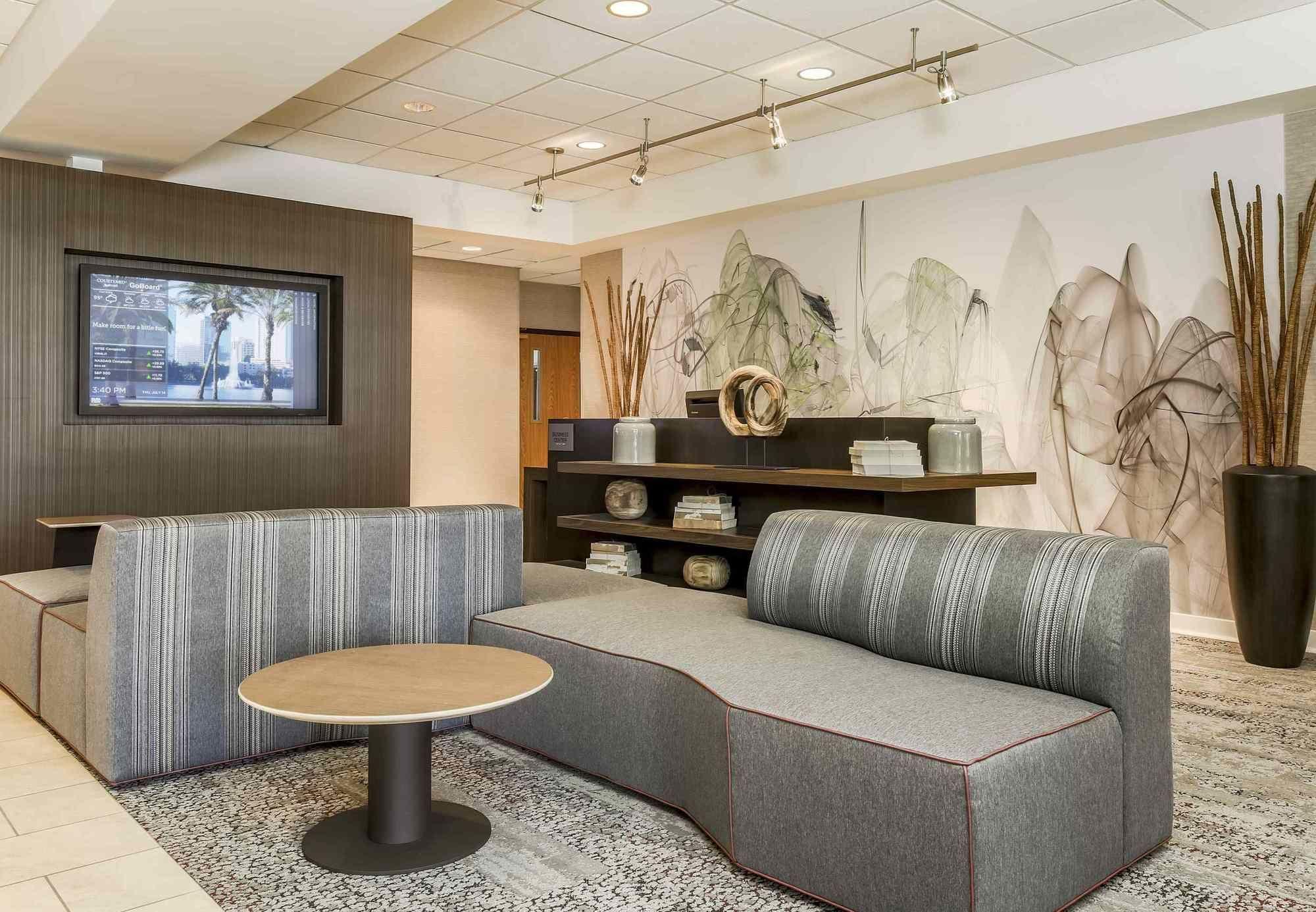 Courtyard By Marriott Orlando Mary North Heathrow