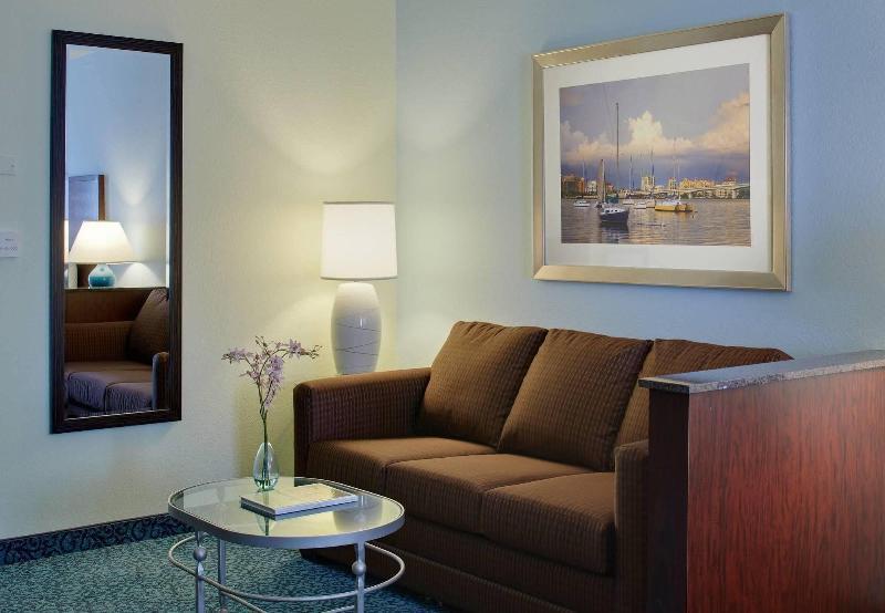 Courtyard By Marriott At Town Center Hotel 3*