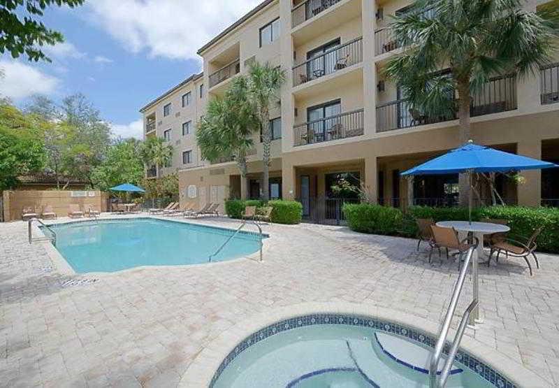 Courtyard By Marriott Lauderdale