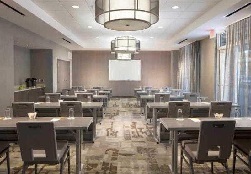 Courtyard By Marriott Palm Hotel