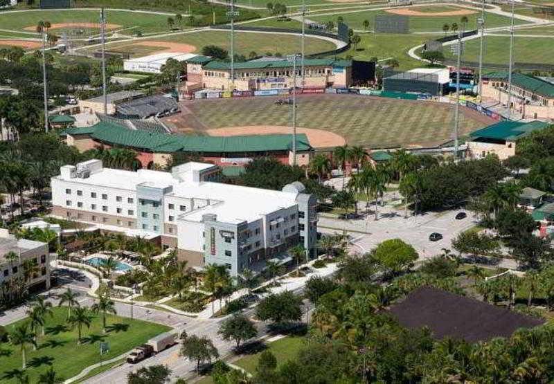 Courtyard By Marriott Palm