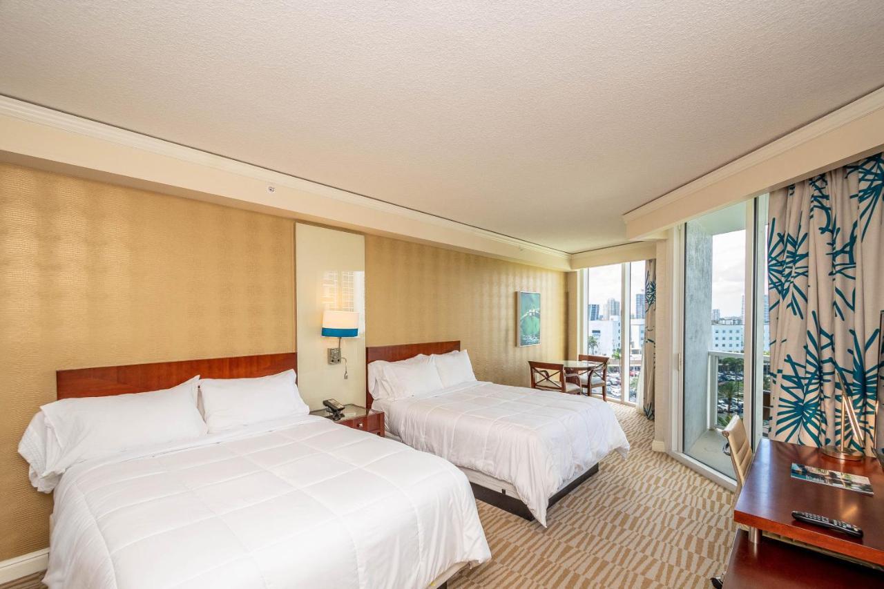 Aparthotel Trump Intl 2 Bedroom 1600 Sqf Ocean And Bay View Sunny Isles Beach