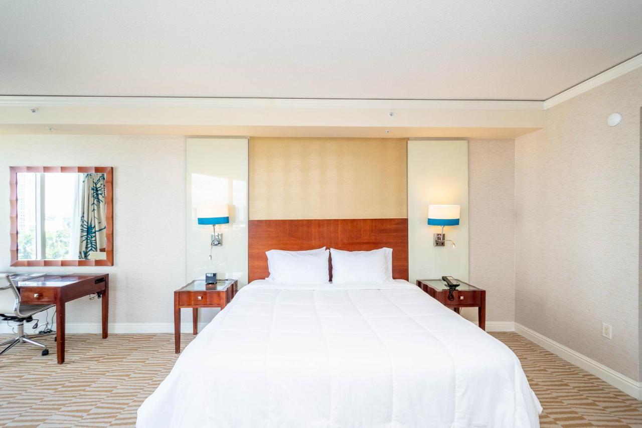 Trump Intl 2 Bedroom 1600 Sqf Ocean And Bay View Aparthotel Sunny Isles Beach