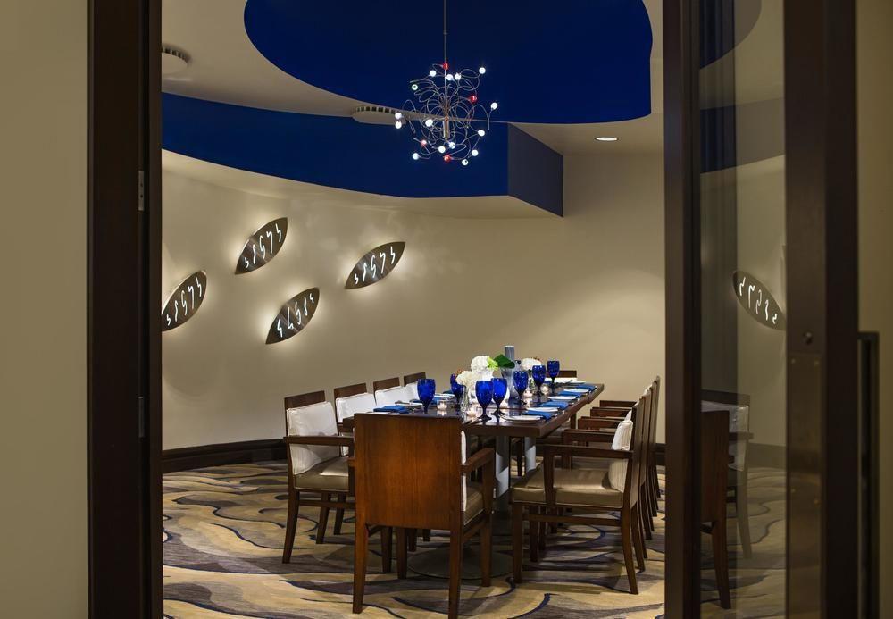 Hotel Renaissance International Plaza