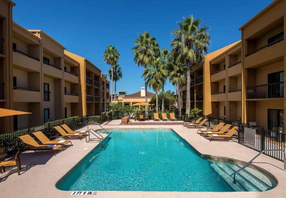 Courtyard West Hotel 3*
