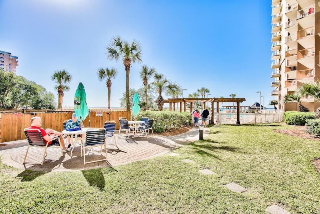 Apartment Pelican Resort-walkout Unit-on The