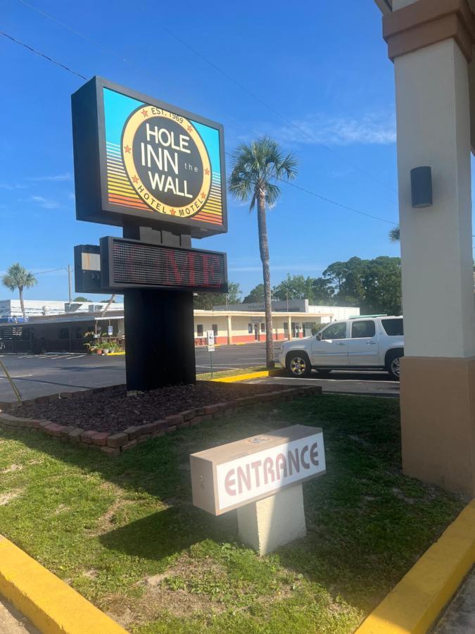 Hole The - Walton - Sunset Plaza - Nearby Beaches & Hurlburt Motel Fort Walton Beach