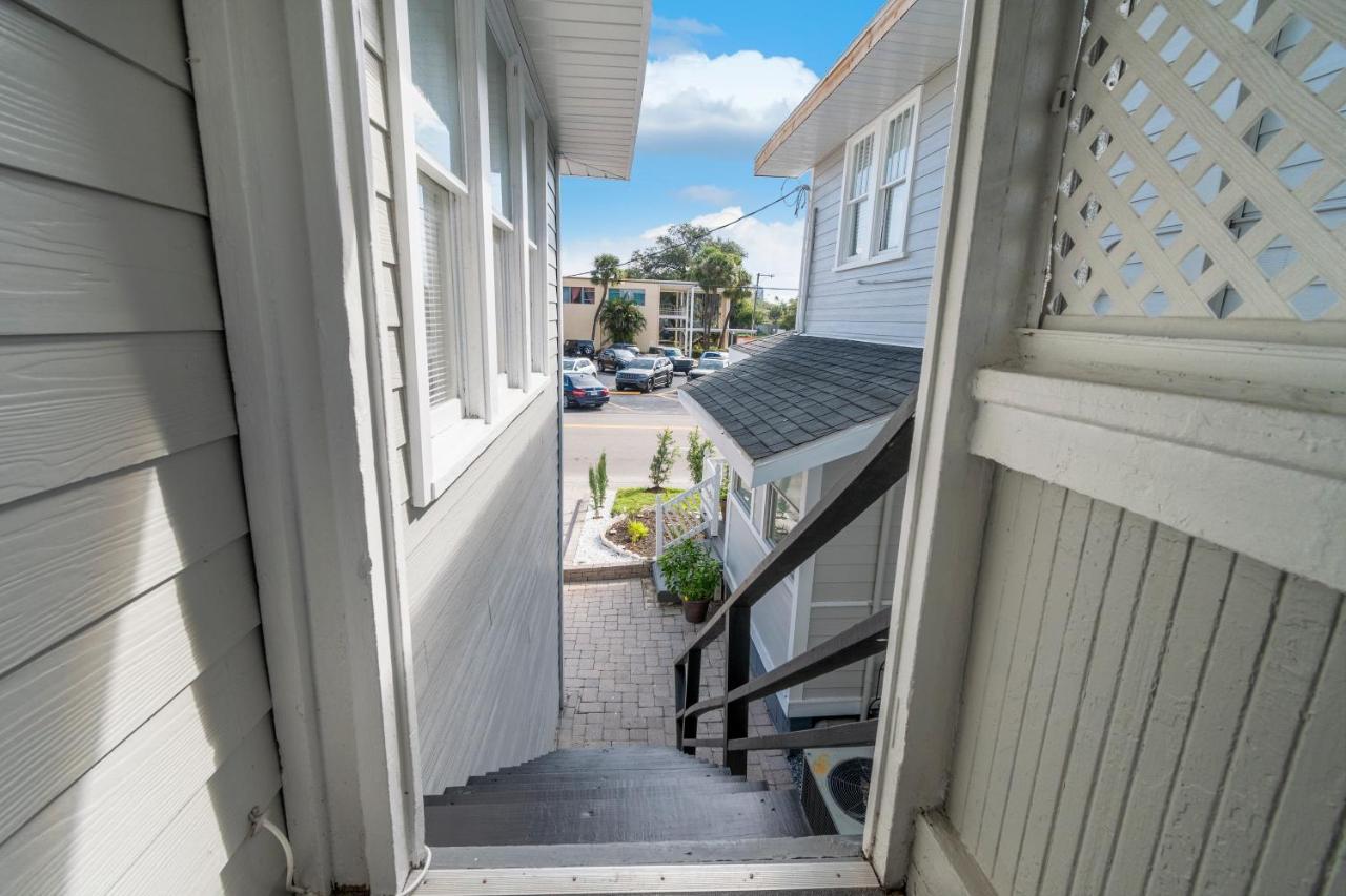Apartment 1 Min Away From Bayshore, Sleeps 7 *