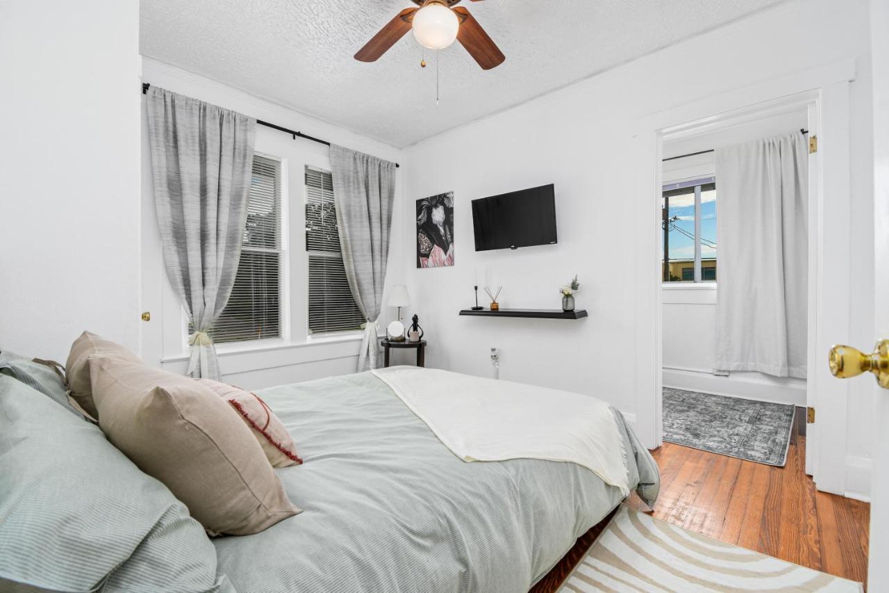 Apartment 1 Min Away From Bayshore, Sleeps 7 *