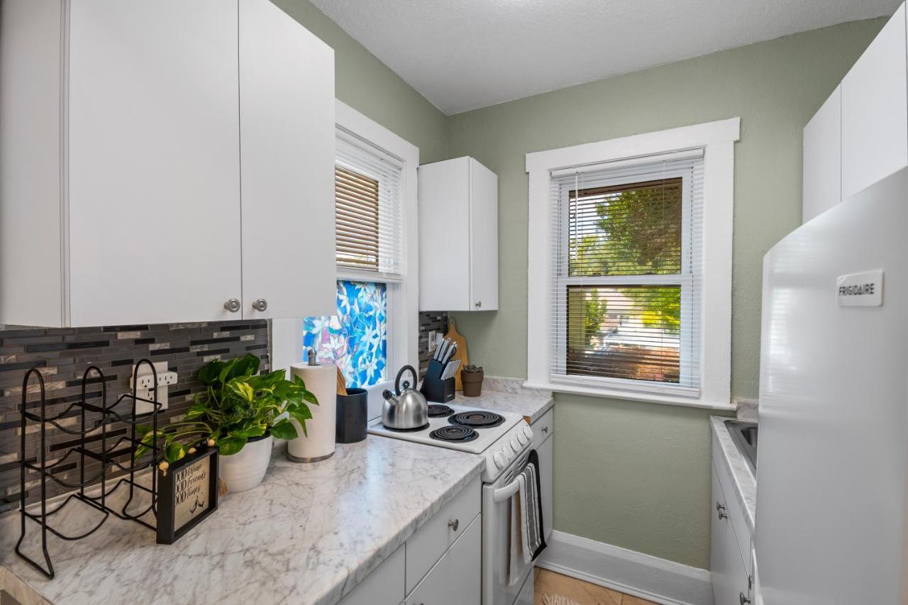 Apartment 1 Min Away From Bayshore, Sleeps 7 Tampa