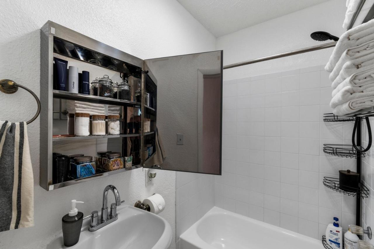 Apartment 1 Min Away From Bayshore, Sleeps 7 Tampa
