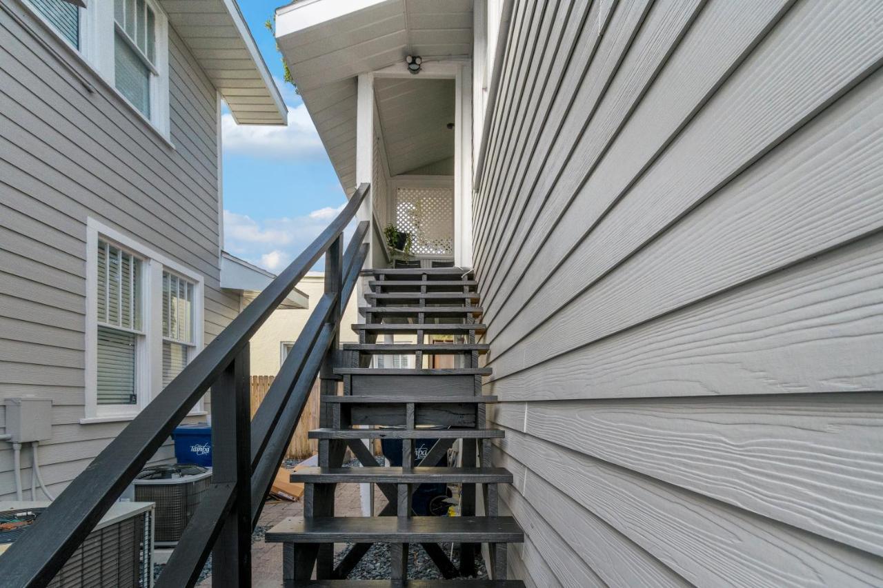Apartment 1 Min Away From Bayshore, Sleeps 7 *