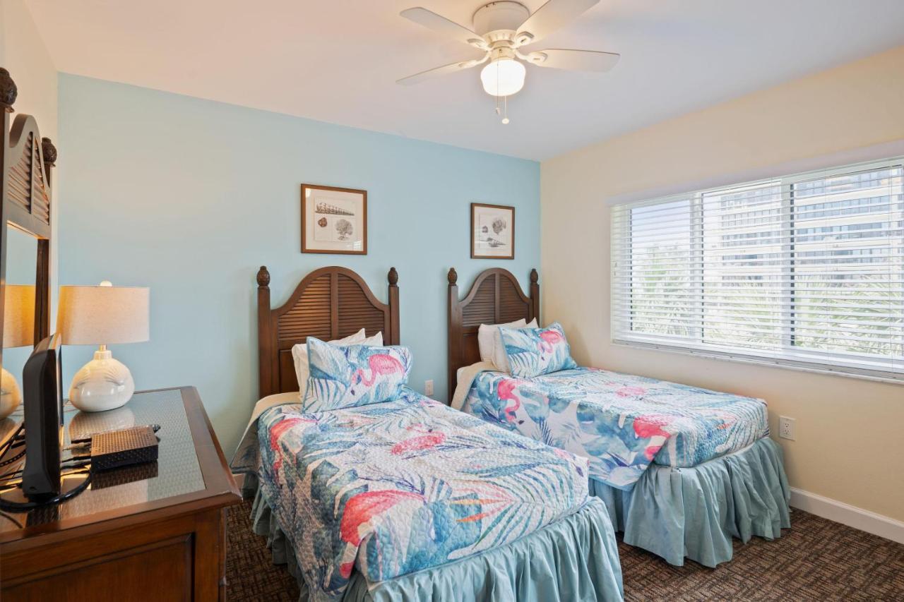 Land's End 11-307 Front - Premier Holiday home