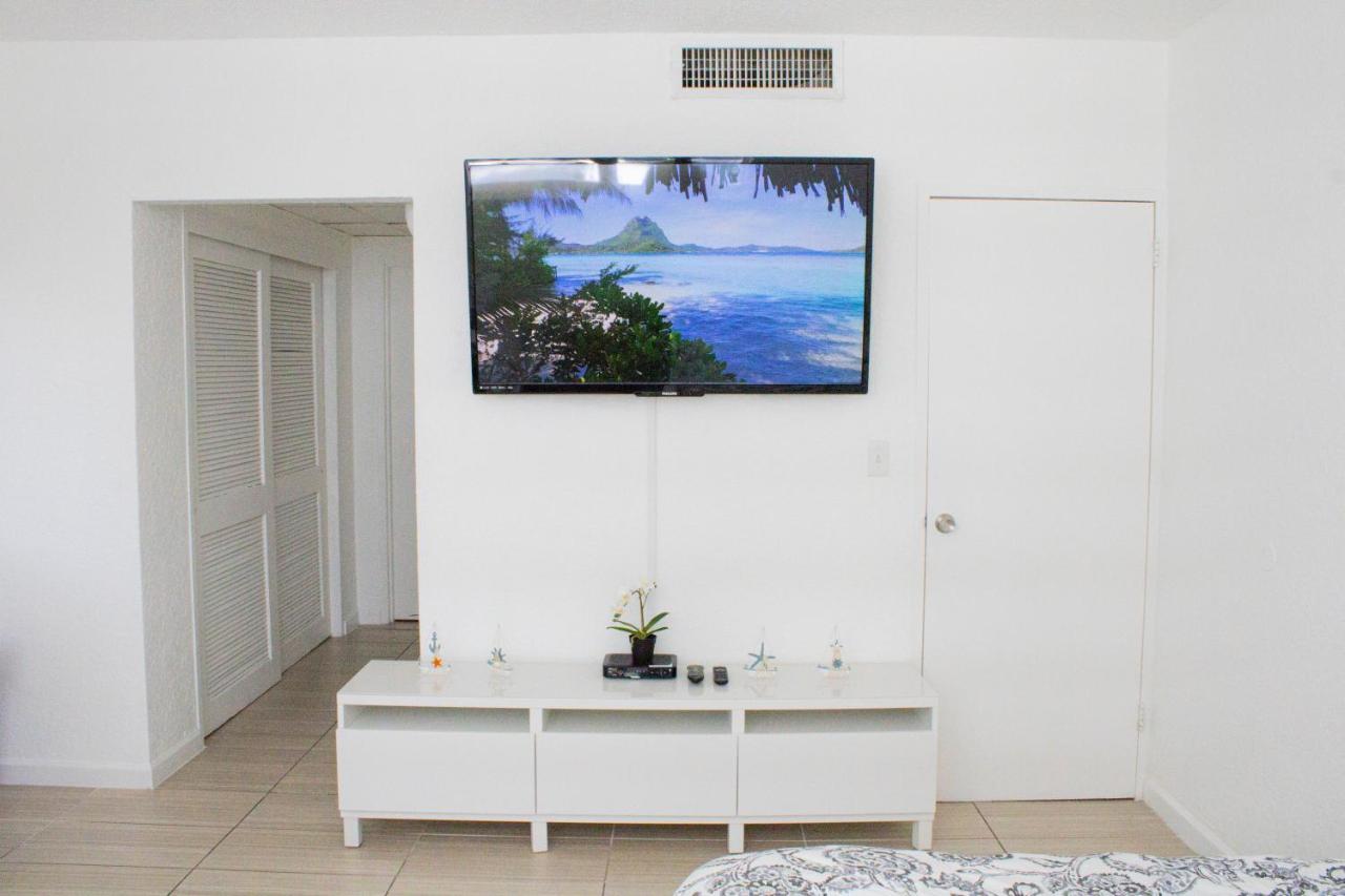 Apartment Bliss Steps To Ocean, Pool & Game Fun Hollywood
