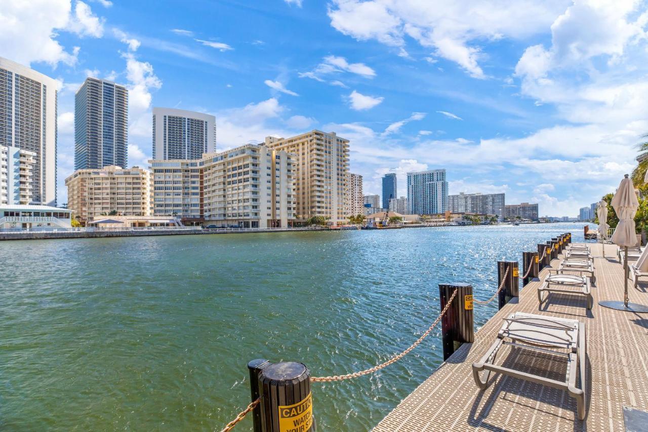 Beachwalk #2301 - Modern 3bdr And 3ba - Balcony, Gym, Amazing Pool Apartment *
