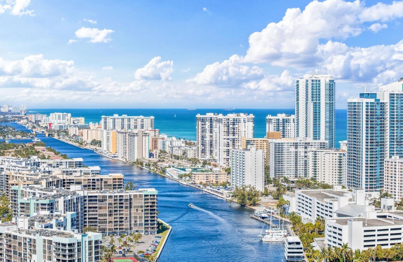 Beachwalk #2301 - Modern 3bdr And 3ba - Balcony, Gym, Amazing Pool *